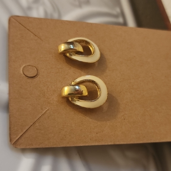💍3 for $15 - Goldtone Doorknocker shaped Earrings - Picture 3 of 4
